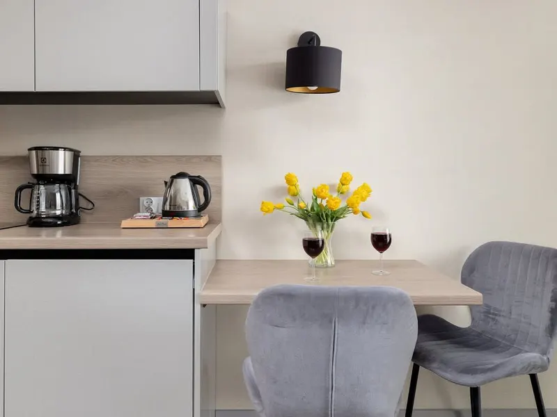 Modernes Studio mit Balkon | Parkplatz in Garage – Foto 3