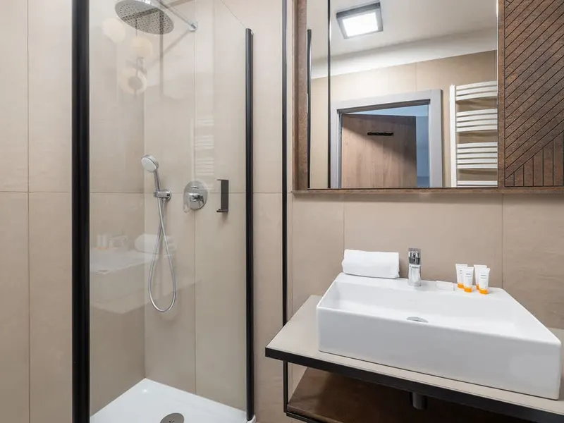 Modernes Studio mit Balkon | Parkplatz in Garage – Foto 4