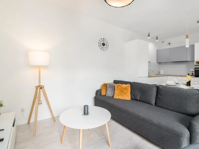 Funkcjonalny Apartament | Balkon, Parking, Blisko Jeziora Malta – zdjęcie 1
