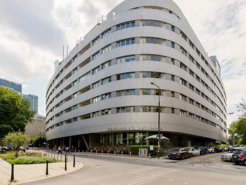 Stilvolle Wohnung mit Balkon | Parkplatz | Arbeitsplatz – Foto 4