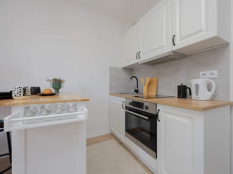 Stilvolles Studio mit Balkon | neben einer U-Bahn-Station – Foto 3