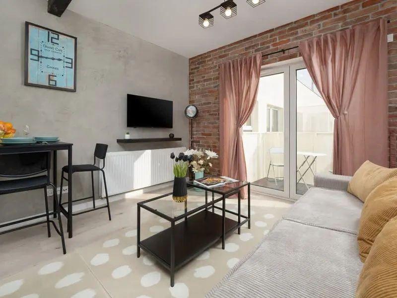 Elegant Studio with Balcony | Parking | Workspace – photo 1