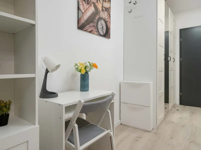 Stylish Studio with Balcony | Private Parking and Workspace – photo 3