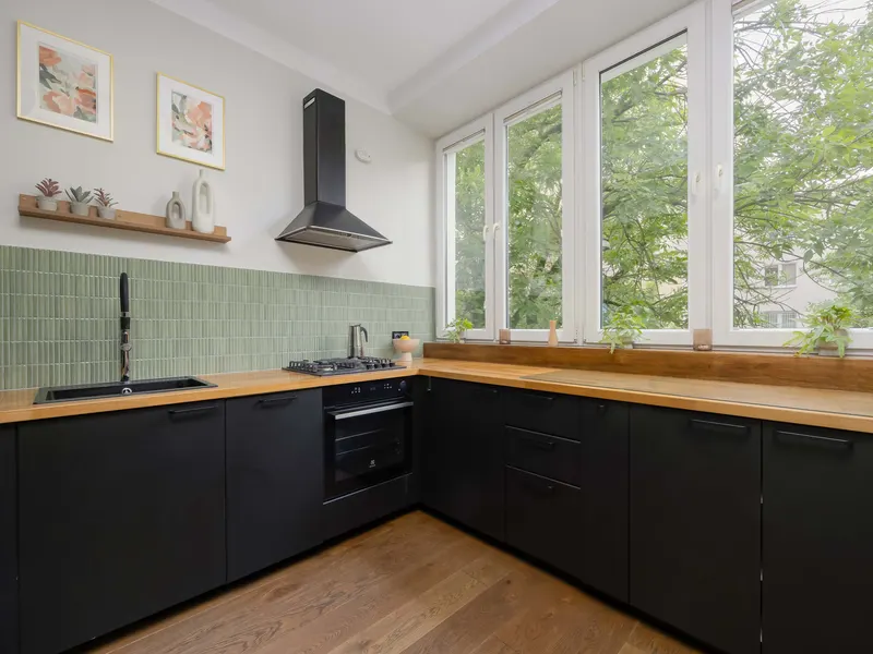 Klimatisierte Wohnung im Zentrum | Arbeitstisch | Badewanne – Foto 3