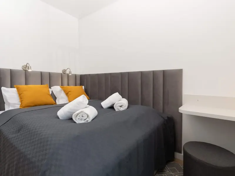Elegantes Apartment | Golfblick und Balkon – Foto 2
