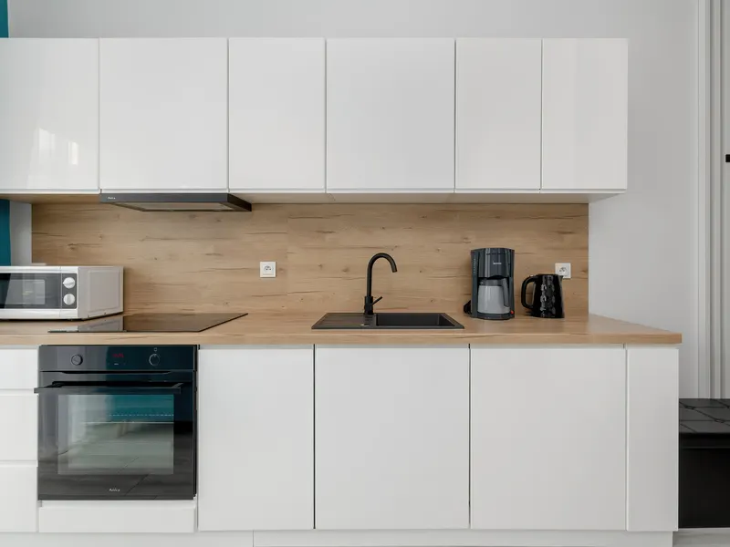 Stylowy Apartament z Balkonem | 2 Sypialnie | Blisko Rzeki – zdjęcie 4
