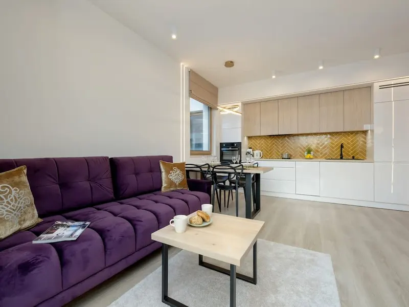 Komfortowy Apartament blisko Lotniska | Parking i Miejsce do Pracy – zdjęcie 1