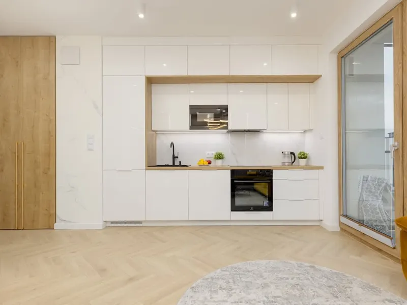 Modern Apartment with Parking | Workspace – photo 3