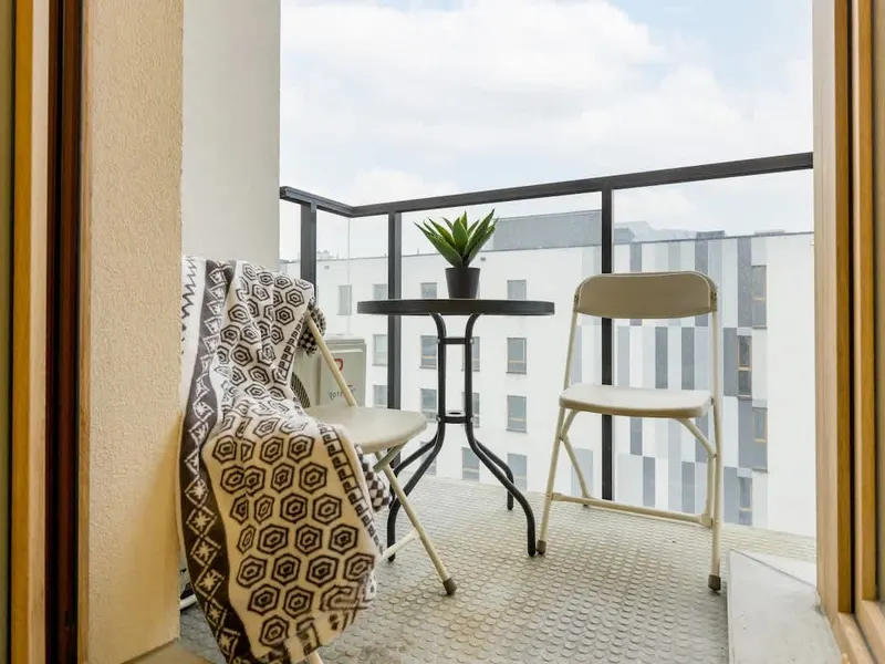 Modern Apartment with Parking | Workspace – photo 4
