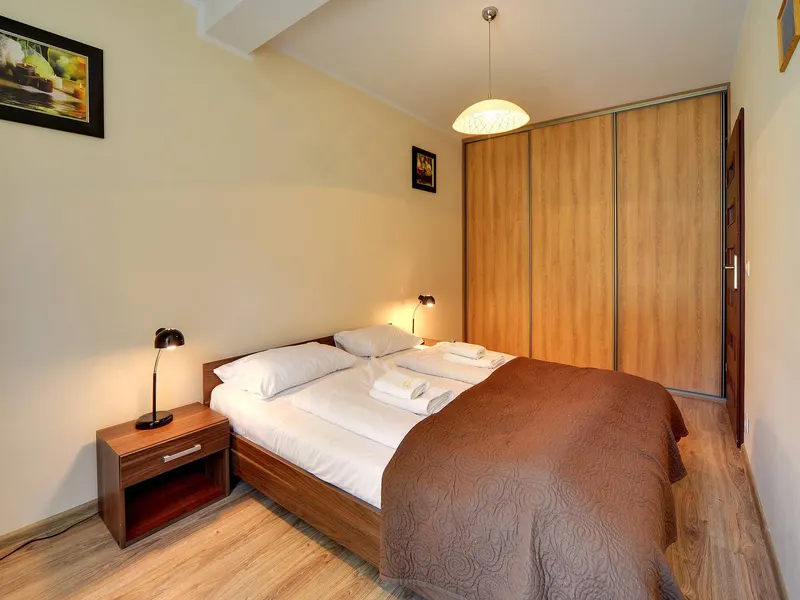 Przytulny Apartament z Ogródkiem | Prywatny Parking – zdjęcie 1