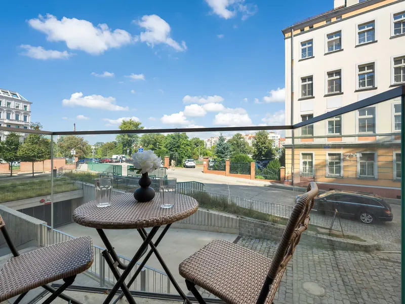 Przytulne Studio we Wrocławiu | Balkon i Miejsce do Pracy – zdjęcie 5
