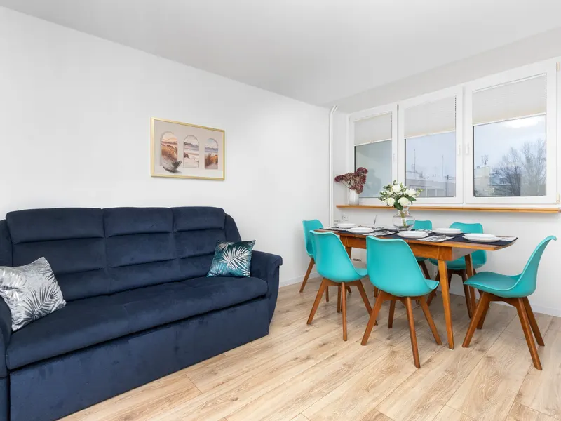 Geräumige Wohnung mit 2 Schlafzimmern und Balkon im Zentrum von Gdynia – Foto 1