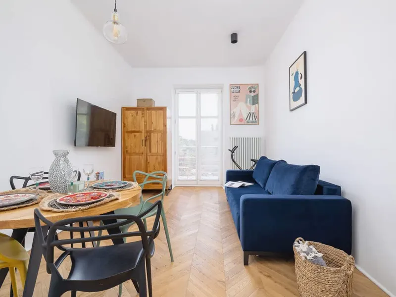 Compact Apartment with Balcony | Close to Convention Center – photo 2