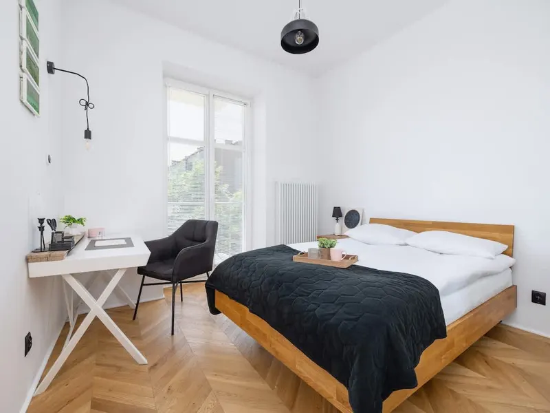 Compact Apartment with Balcony | Close to Convention Center – photo 1