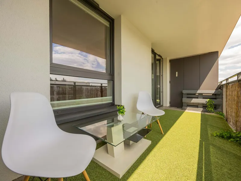 Modern Apartment | Parking, Balcony and Workspace – photo 4