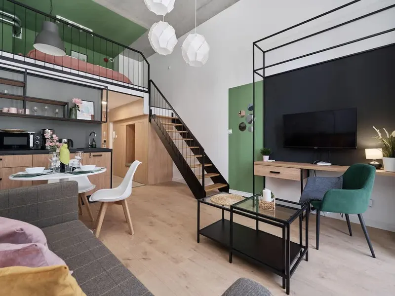 Stylowe Studio z Antresolą | Klimatyzacja, Blisko Lotniska – zdjęcie 2