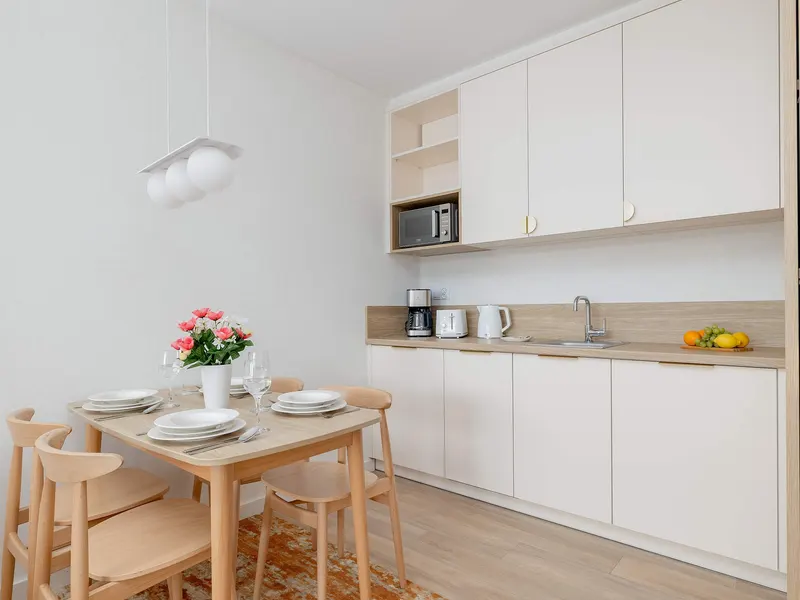 Bright Apartment | Parking, Balcony, 10 min to the Beach – photo 3