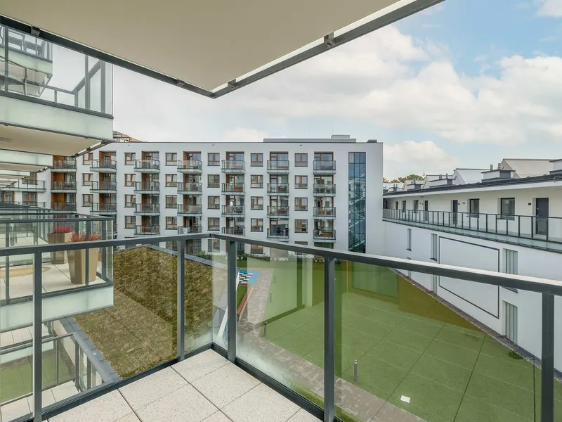 Bright Apartment | Parking, Balcony, 10 min to the Beach – photo 5