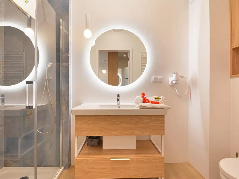 Komfortable Wohnung mit Balkon | Parkplatz | 10 min zum Strand – Foto 3