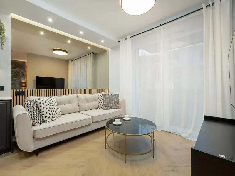 Klimatyczny Apartament we Wrocławiu | Balkon i Parking – zdjęcie 1