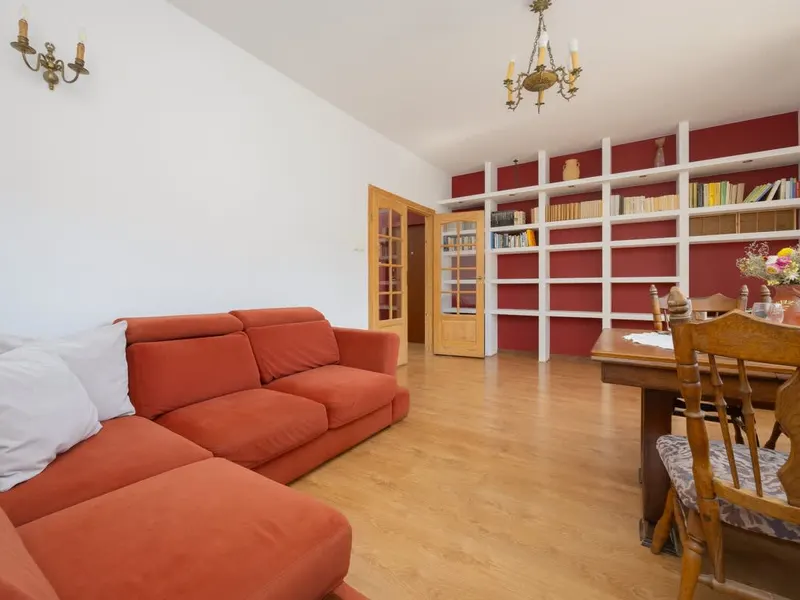Spacious Apartment with Parking by Noclegi Renters – photo 1