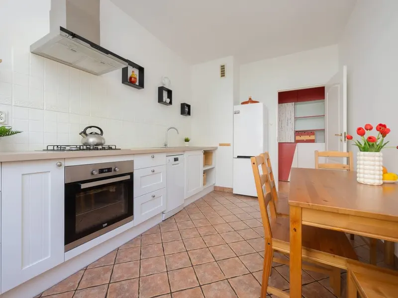 Spacious Apartment with Parking by Noclegi Renters – photo 3