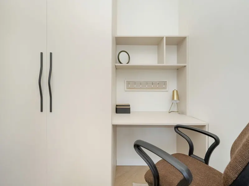 Stylowy Apartament w Centrum | Miejsce do Pracy – zdjęcie 5