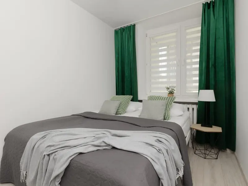 Elegant Apartment in the Center | Balcony and Workspace – photo 2