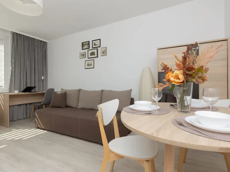 Elegant Apartment in the Center | Balcony and Workspace – photo 1