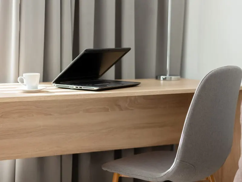 Elegant Apartment in the Center | Balcony and Workspace – photo 3