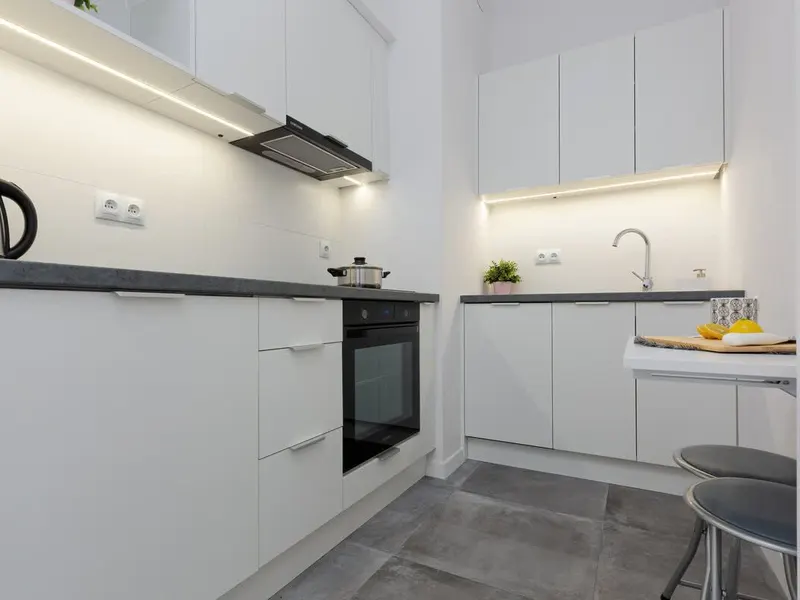Elegant Studio with Balcony | Parking | Close to the Airport – photo 3