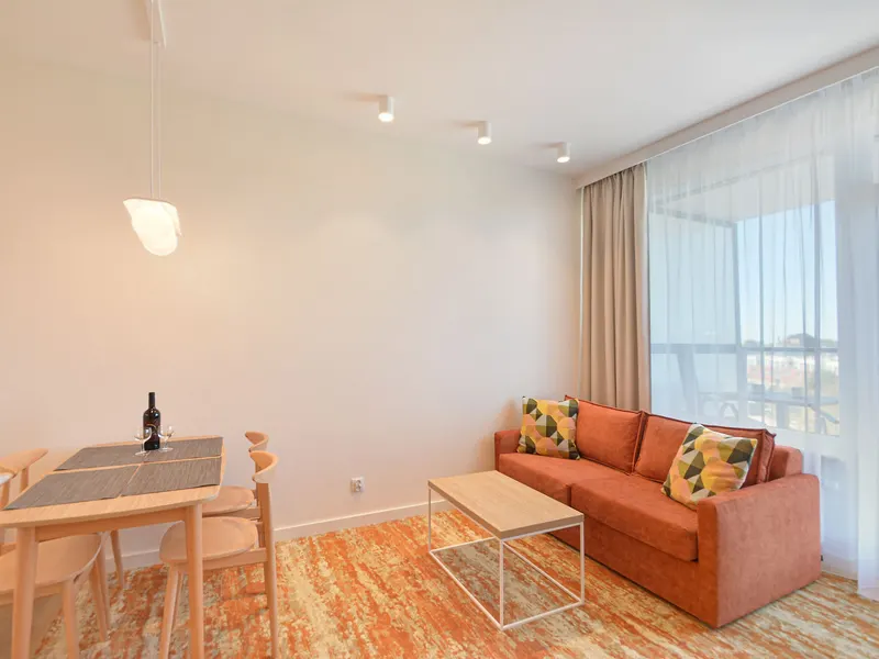 Nowoczesny Apartament w Bel Mare | Balkon i Parking – zdjęcie 2