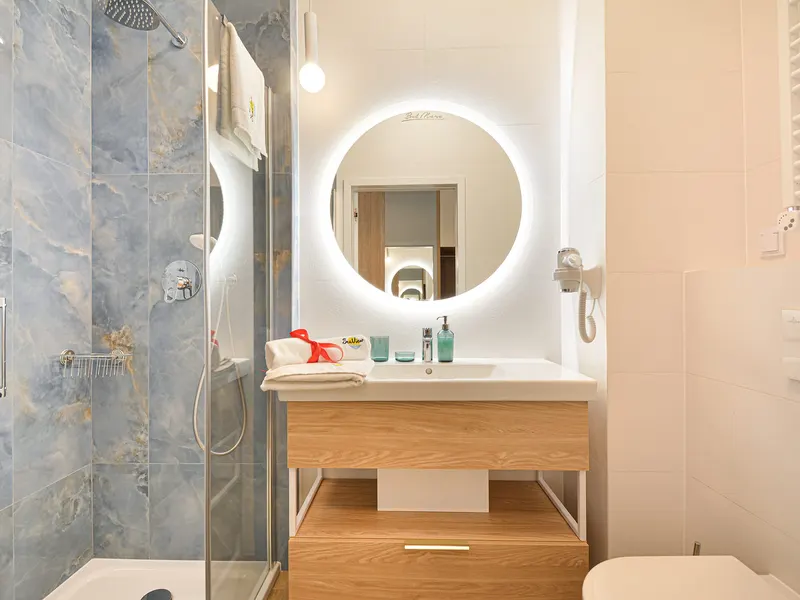 Nowoczesny Apartament w Bel Mare | Balkon i Parking – zdjęcie 4