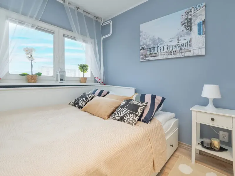 Przytulne Studio z Balkonem | Spokojna Okolica i Winda – zdjęcie 1