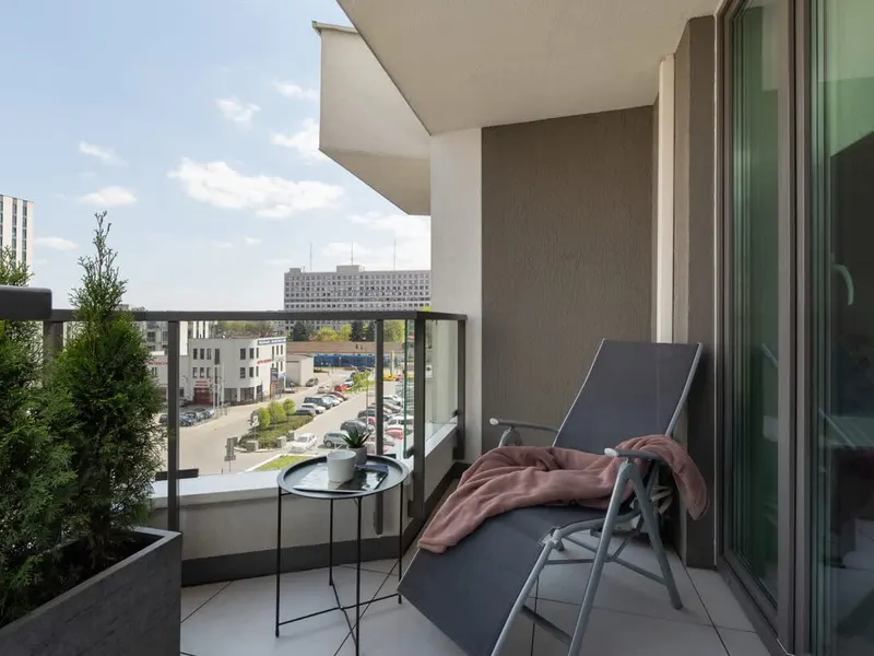 Modern Apartment | Parking in Garage | Balcony and Workspace – photo 3