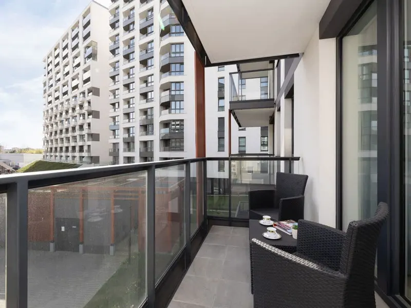 Elegant Apartment with Balcony | Parking | Workspace – photo 3