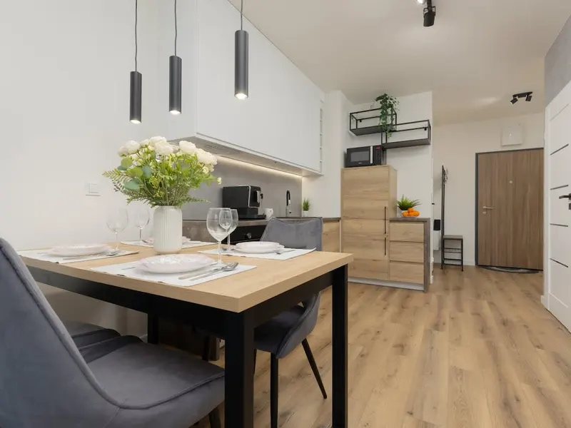 Komfortable Wohnung | Balkon | Schreibtisch | Parkplatz – Foto 4