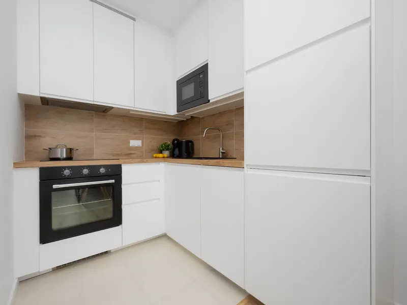 Bright Apartment in the Center | Parking and Balcony with a View – photo 4