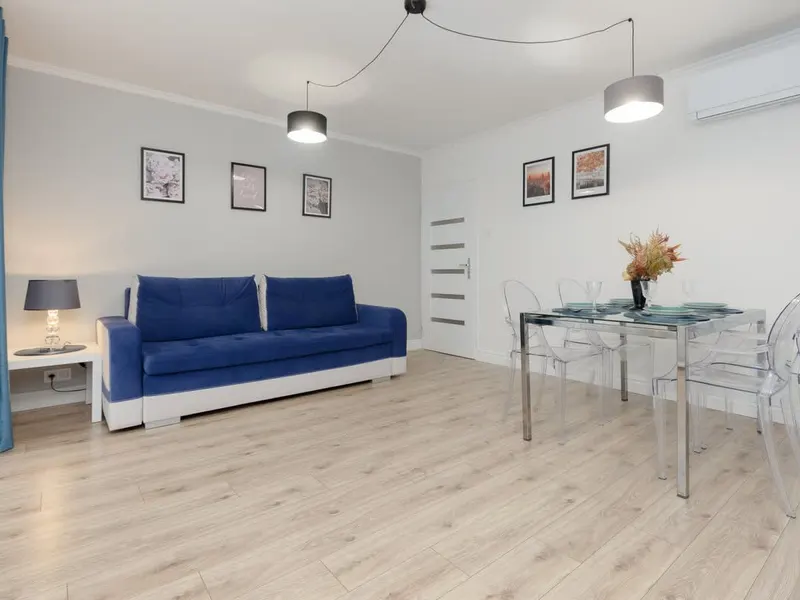 Sunny Apartment | 2 Bedrooms, Balcony and Air Conditioning – photo 1