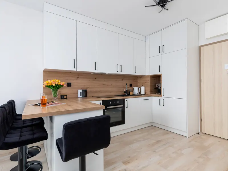 Elegancki Apartament z Balkonem | Prywatny Parking – zdjęcie 4