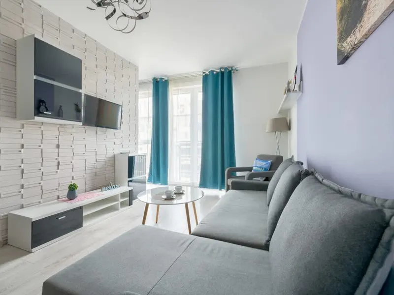 Klassisches Apartment im Zentrum | Balkon und Parkplatz – Foto 1