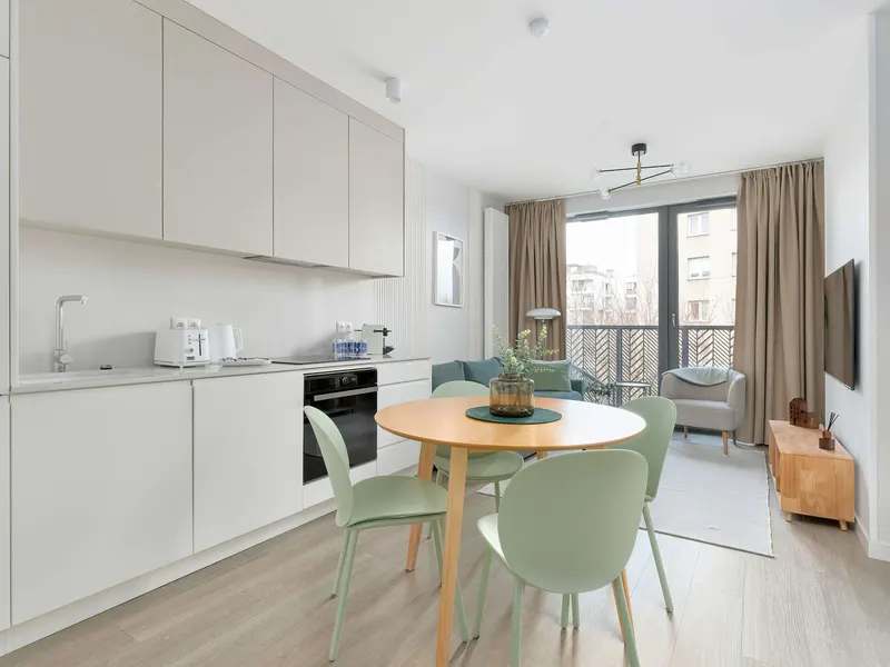 Elegant Apartment | Underground Parking, Balcony – photo 3