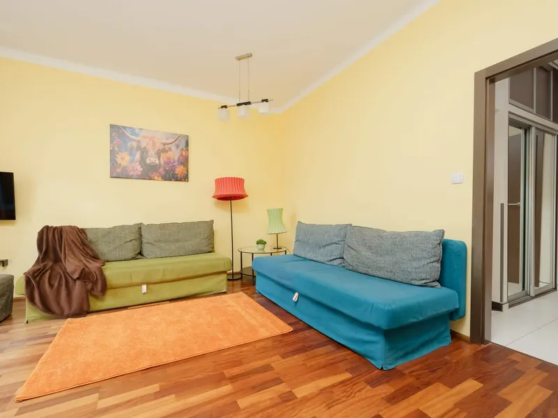 Przestronny Apartament dla 8 Osób | Blisko Łazienek Królewskich – zdjęcie 1