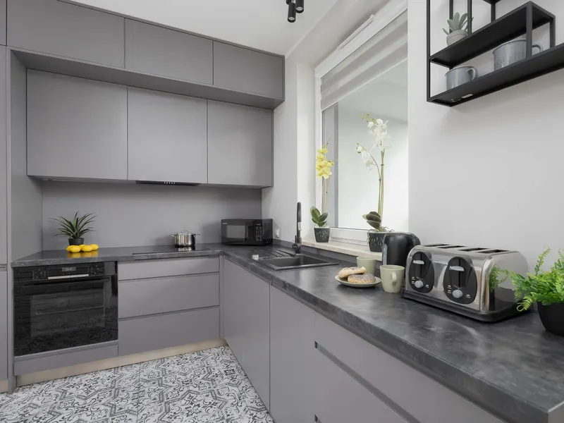 Modern Apartment with Balcony | Parking, Workspace – photo 3