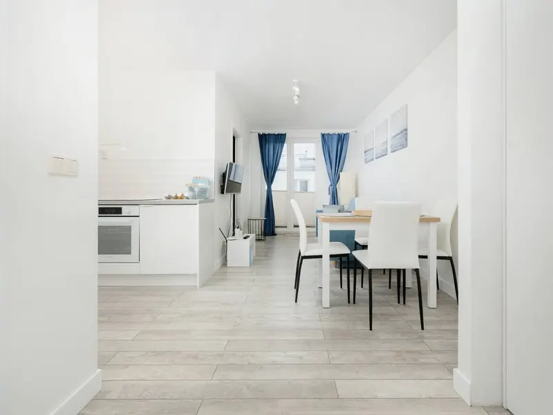 Słoneczny Apartament z Balkonem | Blisko Parku Zdrojowego – zdjęcie 4