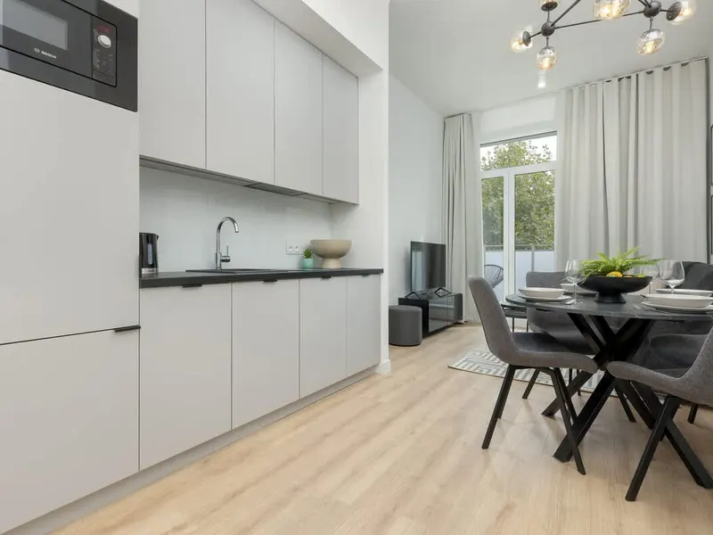 Centralny Apartament z Widokiem | 2 Sypialnie | Praca Zdalna – zdjęcie 4
