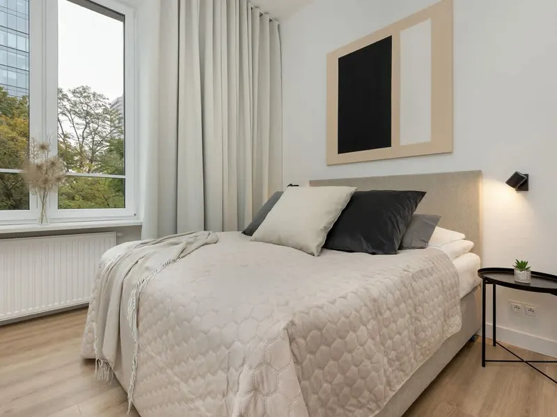 Centralny Apartament z Widokiem | 2 Sypialnie | Praca Zdalna – zdjęcie 2