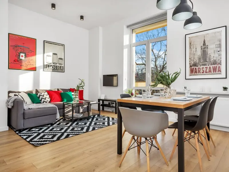 Przestronny Apartament | 2 Sypialnie i Widok na Centrum – zdjęcie 1
