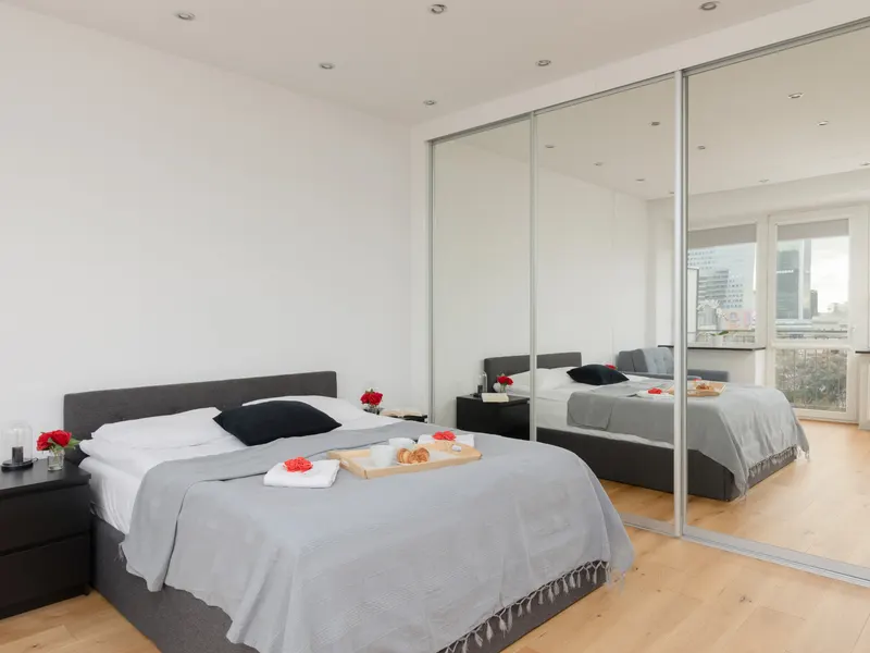 Bright Studio in the Center | Balcony with View of the Palace of Culture and Science – photo 1