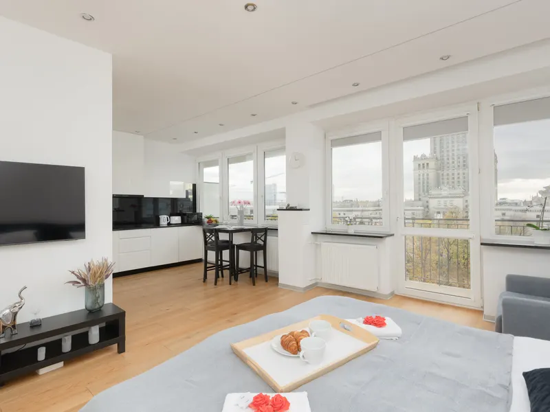 Bright Studio in the Center | Balcony with View of the Palace of Culture and Science – photo 4